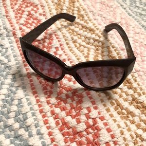 SOLD Beautiful Authentic YSL sunnies 😎🥰